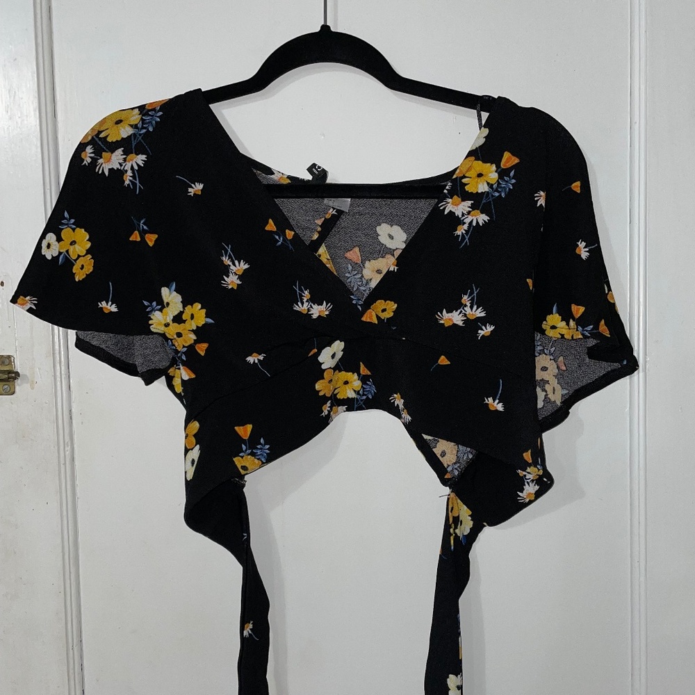 Floral Print Short Sleeve Cropped Top